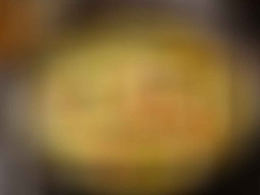 Leckere Suppe mit zartem Hühnerfleisch, frischem Gemüse und Kräutern – perfektes Rezept für kalte Tage.